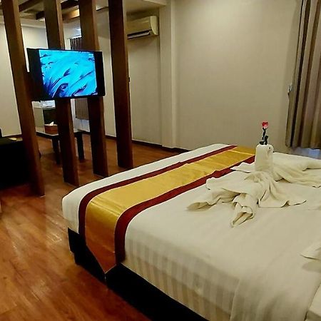Royal Crown Hotel Rangun Zewnętrze zdjęcie