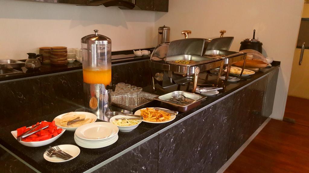 Royal Crown Hotel Rangun Zewnętrze zdjęcie