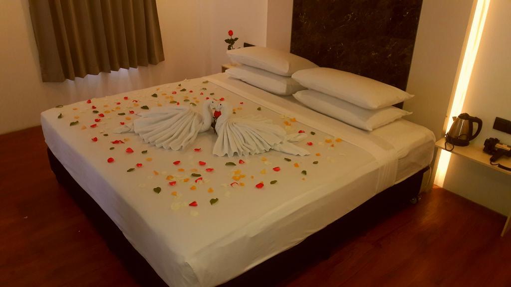 Royal Crown Hotel Rangun Zewnętrze zdjęcie
